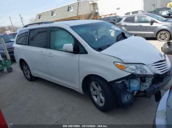  Salvage Toyota Sienna