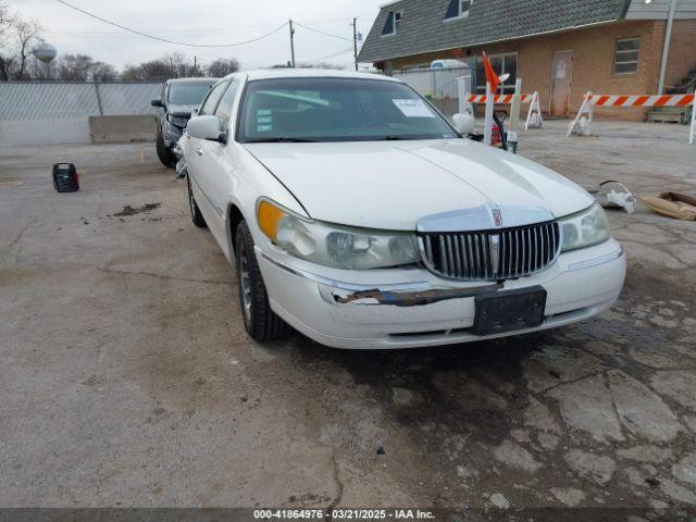  Salvage Lincoln Towncar