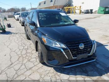  Salvage Nissan Kicks