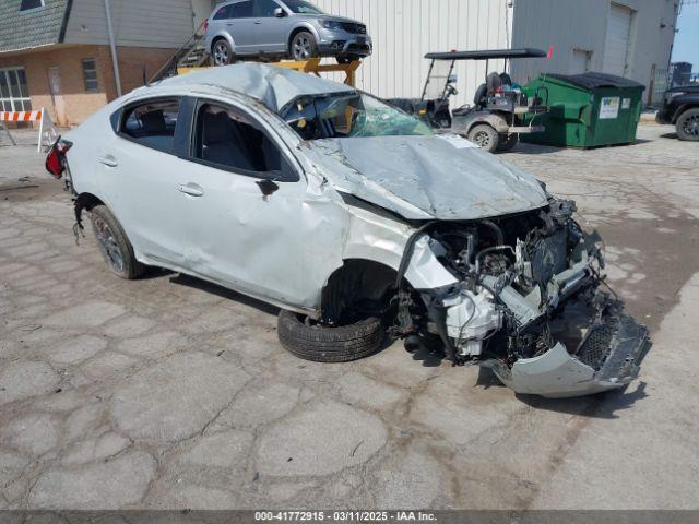  Salvage Toyota Yaris