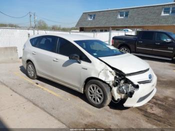  Salvage Toyota Prius v