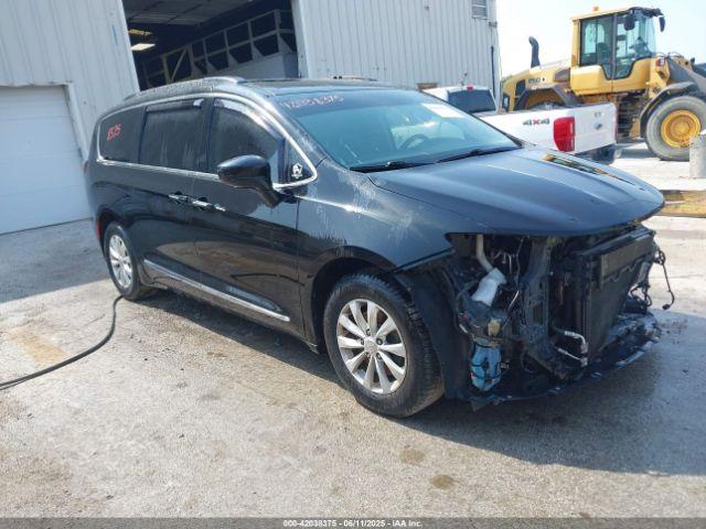  Salvage Chrysler Pacifica