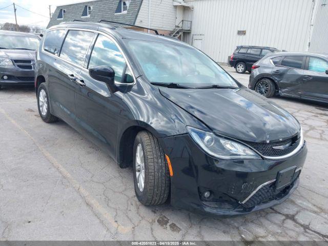  Salvage Chrysler Pacifica