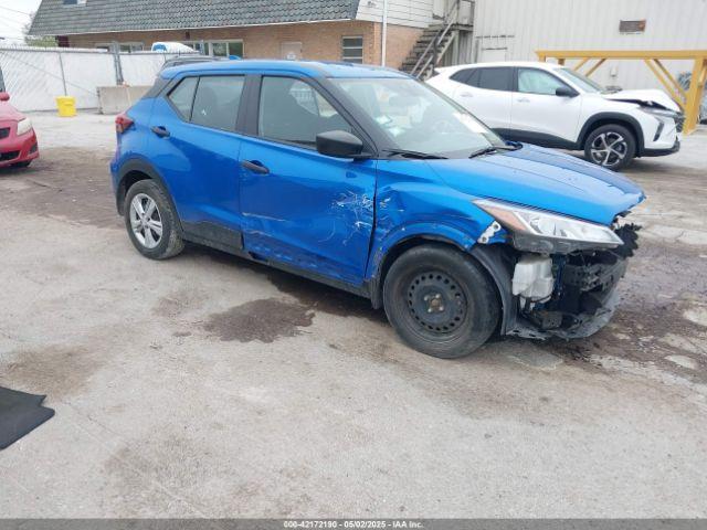  Salvage Nissan Kicks