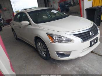  Salvage Nissan Altima
