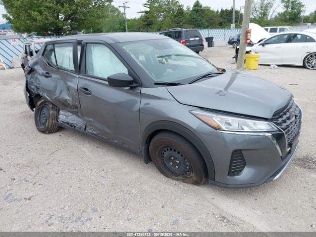  Salvage Nissan Kicks