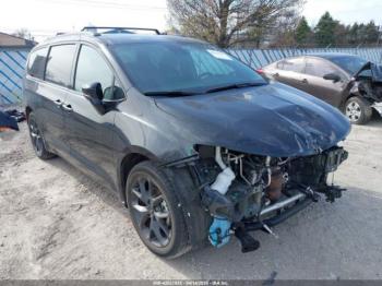  Salvage Chrysler Pacifica
