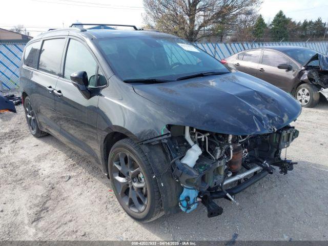  Salvage Chrysler Pacifica
