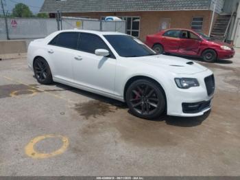  Salvage Chrysler 300