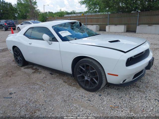  Salvage Dodge Challenger