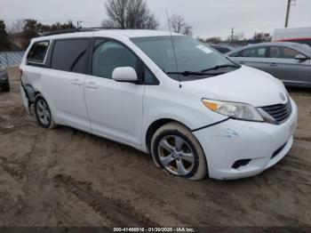  Salvage Toyota Sienna