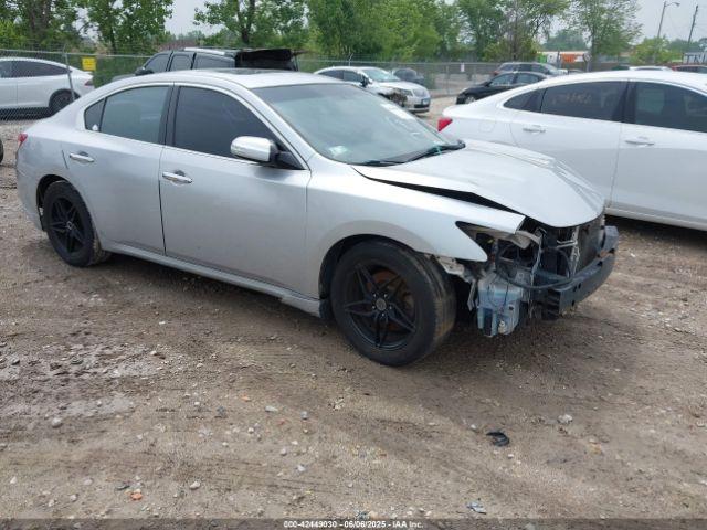  Salvage Nissan Maxima