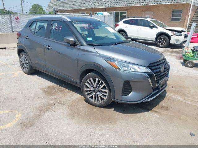  Salvage Nissan Kicks
