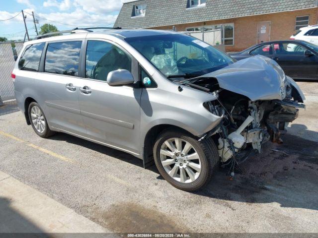  Salvage Toyota Sienna