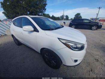  Salvage Hyundai TUCSON