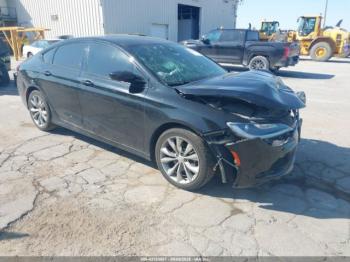  Salvage Chrysler 200