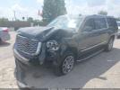 GMC Yukon Denali Image 12