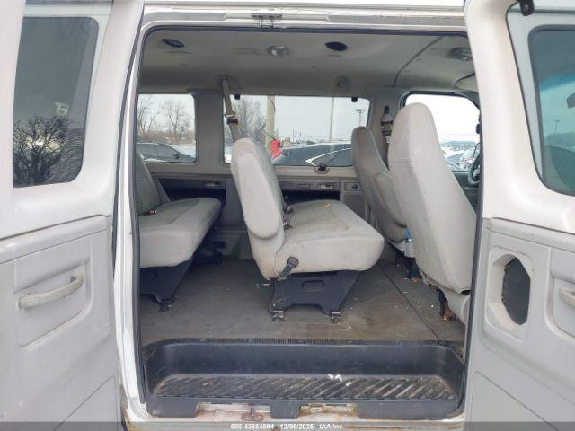 Ford E-350 Image 11