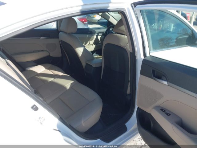 Hyundai ELANTRA Limited Image 16