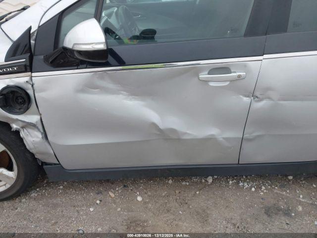 Chevrolet Volt Image 14