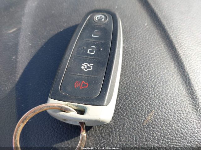 Ford Escape Titanium Image 11