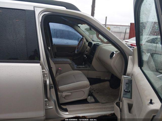 Ford Explorer Xlt Image 9