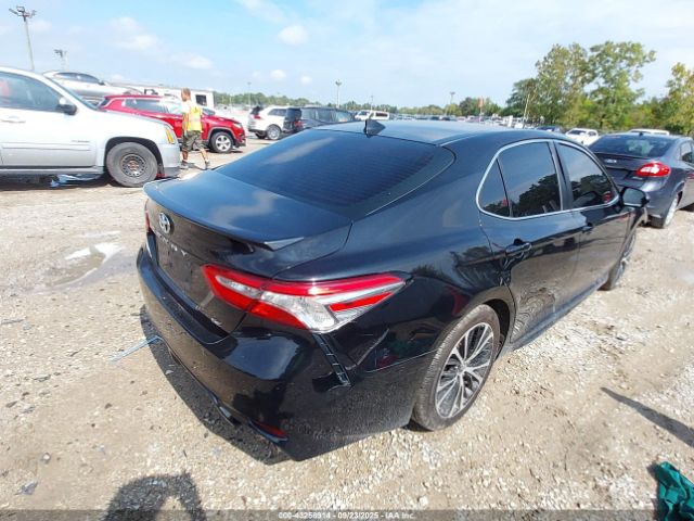 Toyota Camry Se Image 7