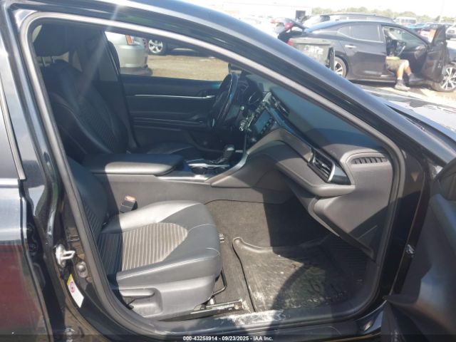 Toyota Camry Se Image 3