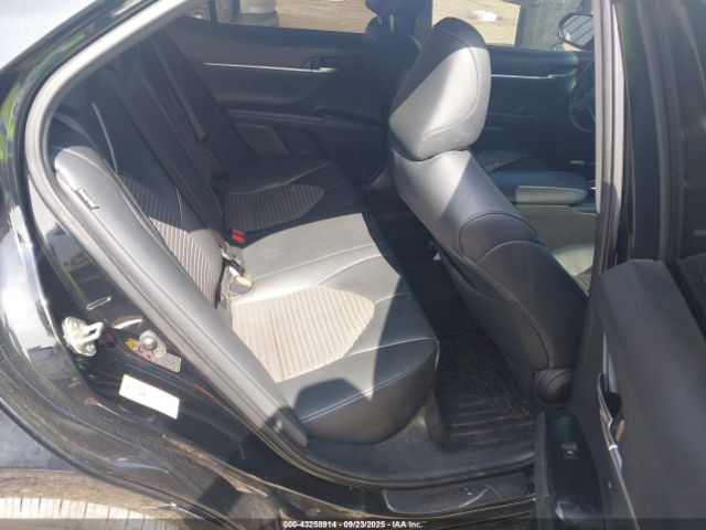 Toyota Camry Se Image 5