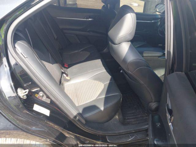 Toyota Camry Se Image 5