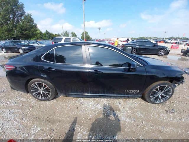 Toyota Camry Se Image 14