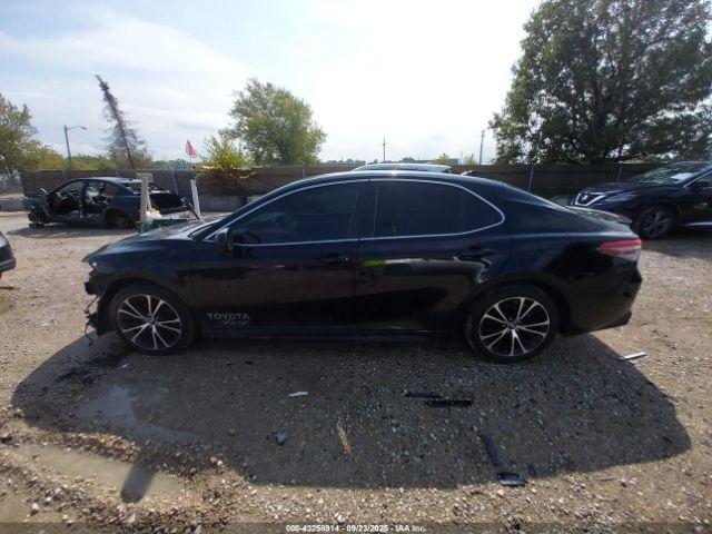 Toyota Camry Se Image 9