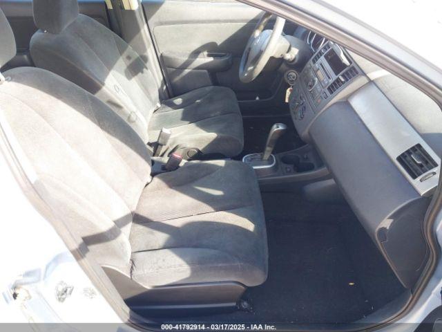 Nissan Versa 1.8s Image 11