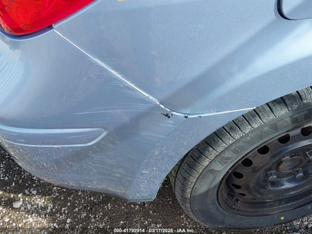 Nissan Versa 1.8s Image 13