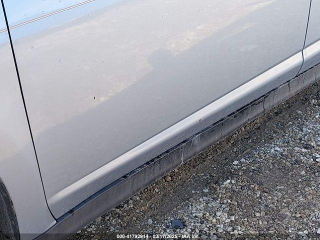 Nissan Versa 1.8s Image 7