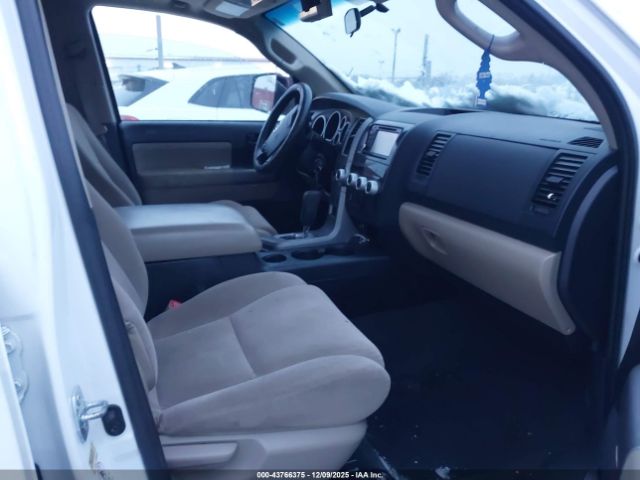 Toyota Sequoia Sr5 5.7l V8 Image 4