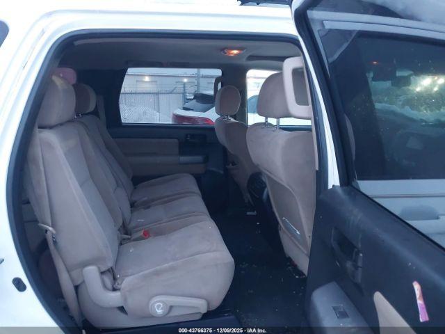 Toyota Sequoia Sr5 5.7l V8 Image 14
