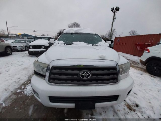 Toyota Sequoia Sr5 5.7l V8 Image 16