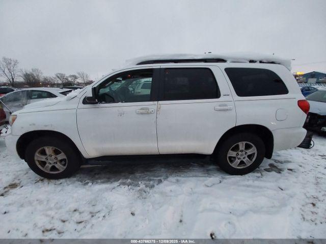 Toyota Sequoia Sr5 5.7l V8 Image 7