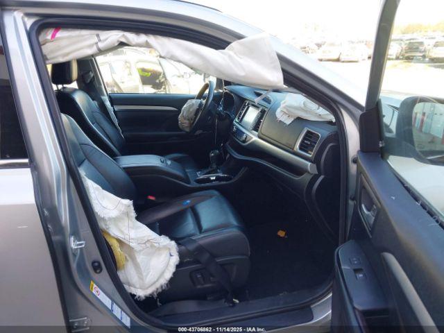 Toyota Highlander Xle Image 2