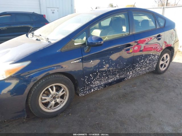 Toyota Prius Four Image 17