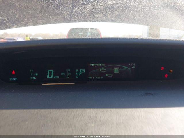 Toyota Prius Four Image 13