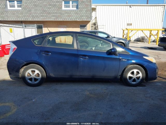 Toyota Prius Four Image 11