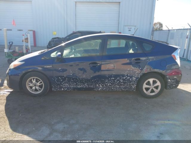 Toyota Prius Four Image 10