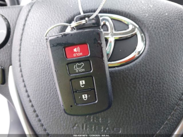 Toyota RAV4 Limited Image 13