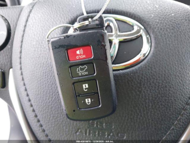 Toyota RAV4 Limited Image 13