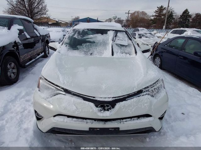 Toyota RAV4 Limited Image 8