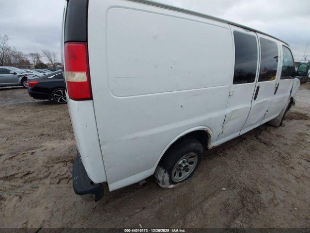 GMC Savana Work Van Image 9