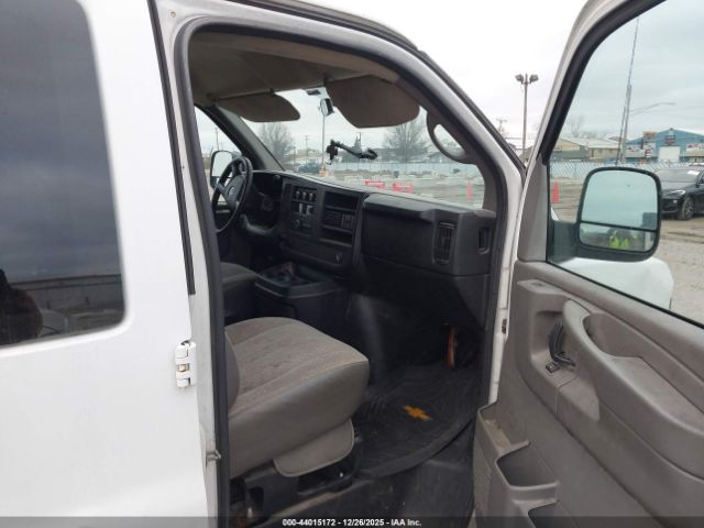 GMC Savana Work Van Image 10