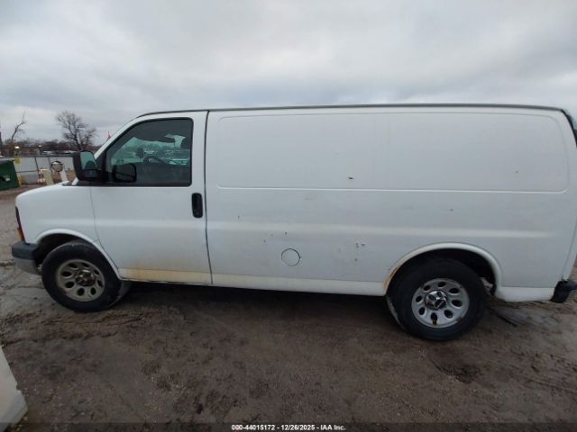 GMC Savana Work Van Image 18